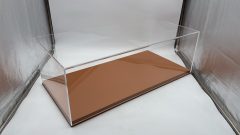 Luxcase teca con base in similpelle beige per modelli scala 1/8, misure INTERNE 66x32x20 cm altezza, ESTERNE COMPRESE DI BASE 67,5x33,5x23,5 cm altezza - foto 2