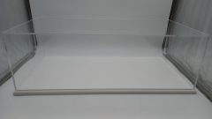 Teca in plexiglass per modelli fino alla scala 1/8, misure interne 65,8x31,8x20,7 cm altezza, misure esterne base 68x34x23 cm altezza, il coperchio si appoggia all'incastro nella base - foto 2