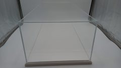 Teca in plexiglass per modelli fino alla scala 1/8, misure interne 65,8x31,8x20,7 cm altezza, misure esterne base 68x34x23 cm altezza, il coperchio si appoggia all'incastro nella base - foto 3
