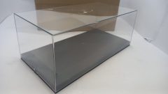 Show case base nera con fermi, misure interne 30,3x15,3x9,3 cm, base di appoggio interna 26,5x12 cm, per modelli fino a 1/18?