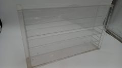 Vetrina/teca showcase in plexiglass per modelli 1/43, misure esterne 39x7x25 cm altezza, base appoggio modelli 36x6 cm, pian?