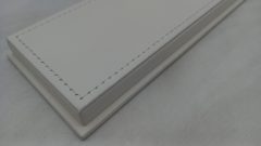 Teca in plexiglass con base in similpelle bianca per modelli 1/43, misure interne 15,8x6,3x4,8 cm altezza, MISURE ESTERNE COMPRESE DI BASE 16,5x7x6,5 cm altezza - foto 6