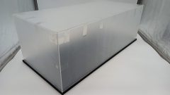 Vetrina/teca showcase in plexiglass per modelli fino alla scala 1/8, misure interne 64,2x29,1x22,4 cm altezza, misure esterne 66x31x23,7 cm altezza - foto 1