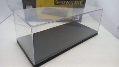 Triple 9 display case con base nera per modelli fino alla scala 1/18, misure interne 33,6 x 15,5 x 10,7 altezza cm - scala 1?
