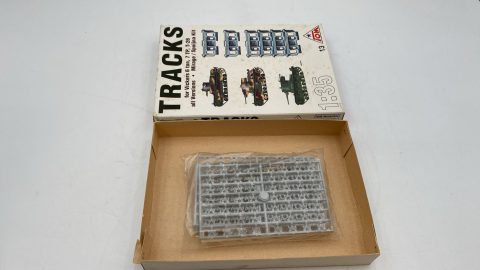 Tom Tracks for Vickers 6 ton, 7 TP, T-26 1/35 kit di montaggio cingoli