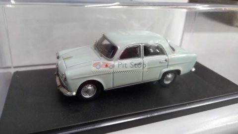 Tron Alfa Romeo Giulietta TI Berlina/Saloon 1957 1/43, kit montato completo di teca