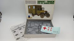 Ukraine SDS Soviet truck ZiS-44 ambulance 1/35, mezzo militare in kit di montaggio, confezione lievemente usurata - scala 1:?