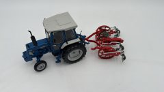 Universal Hobbies Trattore Ford TW-25 con Attrezzo agricolo posteriore 1/32, senza scatola originale - foto 4