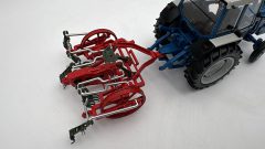 Universal Hobbies Trattore Ford TW-25 con Attrezzo agricolo posteriore 1/32, senza scatola originale - foto 2