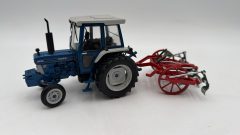 Universal Hobbies Trattore Ford TW-25 con Attrezzo agricolo posteriore 1/32, senza scatola originale - scala 1:32