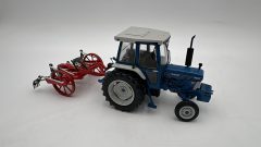 Universal Hobbies Trattore Ford TW-25 con Attrezzo agricolo posteriore 1/32, senza scatola originale - foto 3