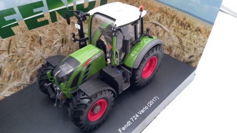 Universal Hobbies Fendt 724 Vario 2017 1/32