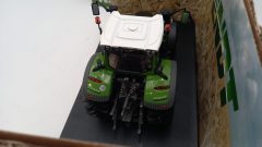 Universal Hobbies Fendt 724 Vario 2017 1/32 - foto 3