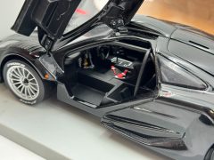 UT Models McLaren F1 GTR Road Car 1997 1/18 Scatola Lievemente Usurata - foto 3