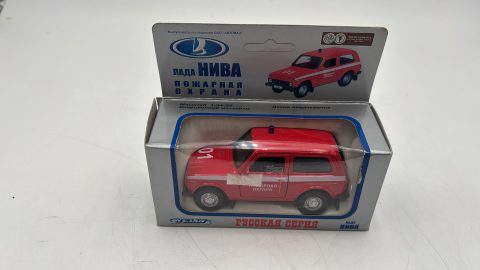 Welly Lada Niva 4x4 (VAZ 2121) 1/34