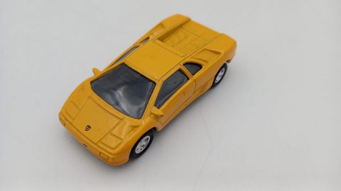 Welly Lamborghini Diablo 1/64, con retrocarica, qualche piccolo segno, senza scatola originale