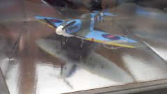 Yat Ming Spitfire 1/48, confezione lievemente usurata - foto 2