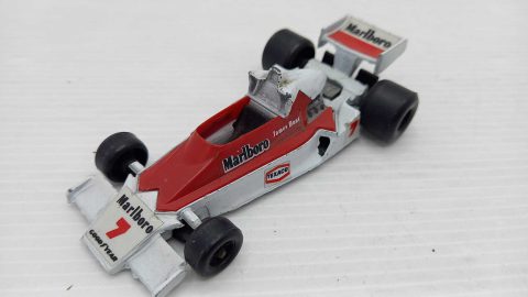 Yaxon Mclaren M26 1/43, evidenti segni del tempo
