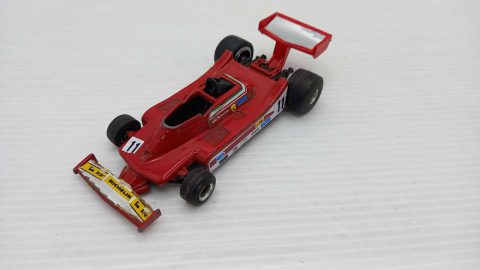 Yaxon Ferrari 312 T4 1/43, normali segni del tempo, adesivi rovinati, senza scatola originale