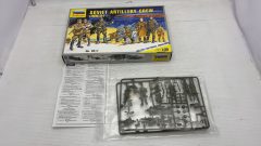 Zvezda Soviet Artillery Crew(WWII) 1/35 kit di montaggio miniature di soldati - scala 1:35