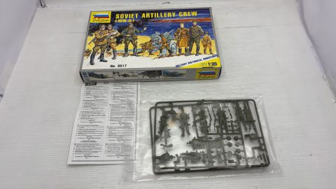 Zvezda Soviet Artillery Crew(WWII) 1/35 kit di montaggio miniature di soldati