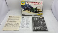 Zvezda 6 pdr Anti-Tank Gun Mk-1 1/35 kit di montaggio artiglieria - scala 1:35