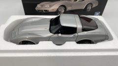 Autoart Chevrolet Corvette 1978 1/18 Scatola lievemente usurata - foto 4