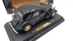 Bburago Citroen 15CV TA 1938 1/24, modello da spolverare, confezione usurata - foto 2
