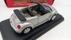 Bburago Volkswagen New Beetle Cabriolet 1/24, modello perfetto, scatola lievemente usurata - foto 2