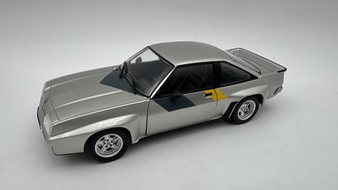 Opel Manta B 400 1/24,  senza scatola originale