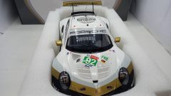 IXO Porsche 911 (991) RSR 24h Le Mans 2019 1/12, presenta un'imperfezione nella decals anteriore come mostrato in foto - foto 2