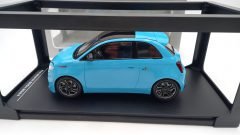 IXO Fiat Abarth 500e 2024 1/18 - foto 3