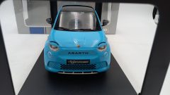 IXO Fiat Abarth 500e 2024 1/18 - foto 2