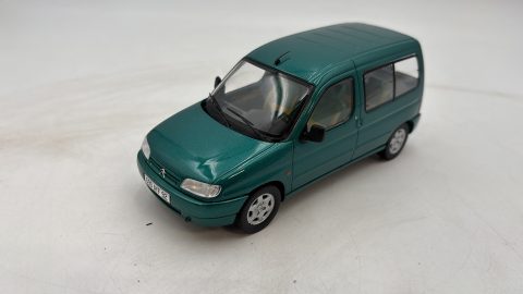Metro Citroen Berlingo Multispace 1/24 senza scatola originale