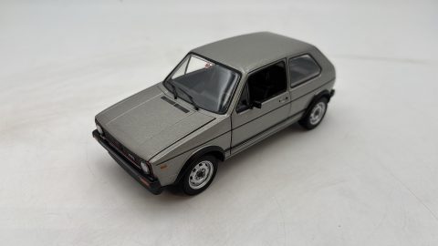 Metro Volkswagen Golf GTI 1978 1/24 senza scatola originale, manca maniglia portiera sinistra