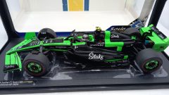 Solido Kick Sauber F1 Team C44 Zhou Bahrain GP 2024 1/18 - foto 4